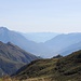 Panoramica sulla Valtellina e il Tonale. La Linea insubrica continua in questa direzione.
