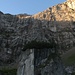 Der mächtige Felsklotz vor den Felswänden ist das Kirchl - schon vom P am Alpengasthof Eng aus zu erkennen.