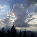 Zwischen Mittenwald und Zugspitze ensteht ein Gewitter
