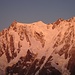 Die Monte-Rosa-Ostwand im ersten Morgenlicht, vom Rifugio Caspare Oberto auf dem Monte-Moro-Pass aus gesehen (und im Zoom) - und auf der Signalkuppe und auf der Zumsteinspitze war ich zwei Jahre später