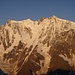 Die Monte-Rosa-Ostwand im ersten Morgenlicht, vom Rifugio Caspare Oberto auf dem Monte-Moro-Pass aus gesehen (und im Zoom)