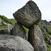...e il dolmen, sorprendente perché non c'è una parete che incomba e da cui possa essersi staccato il masso