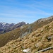 La cresta SO detta Cresta della Sterlera della Corvegia.
Scende verso l'Alpe Gragio passando dal Motto della Croce Q1887
A Q2111 si trova una bocchetta che scende all' Alpe Tressei, Val di Bares

