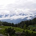 Latschenhütte,1623m-links,auch heute  haben  wir viele Wolken und  es  ist noch eiskalt,5 Grad am Parkplatz,1400m.