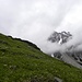 Erste Fehler,Gondel zu verlieren, die zweite,Cappuccino und Apfelstrudel bei Muttekopfhütte.Obwohl meine Ehefrau weiss  kein,aber kein Deutsch,sie  hat  aber verstanden,dass der Weg  zur Muttekopfscharte und Gipfel ist  ziemlich lang(mehr  als  3 Stunde) und schwer bei  diese Bedingungen, so wir  sind  nach  links  zum Hinteres Alpjochl gequert...Und ich musste auch für den Verbrauch bezahlen!:)
