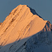 Unglaublich weiss präsentiert sich einer der schönsten Berge des Alpenraumes, Bietschhorn, 3934m.