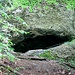 Höhle mit Sitzbank