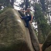 Wer an der Luisenburg mit Granit warm wurde, kann in den umliegenden Bouldersektoren, wie hier am Schlageterfels, so richtig Spaß haben...