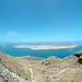 Isla la Graciosa von den Famaraklippen auf Lanzarote aus gesehen. Der Montana Amarilla liegt am linken Rand.