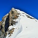 Aufstiegsflanke zum Wetterhorn.<br />Erst links über den Schneegrat bis zu den ersten Felsen, dann direkt über die Schneeflanke in Bildmitte