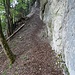 Der Sentier du Réservoir folgt alles den Felswänden.