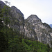 Blick hinüber zum Grünstein in dessen Wand sich der Klettersteig emporschlängelt