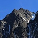 Foto im Zoom vom Batizovské pleso auf den Gipfelbereich des höchsten Slowaken Gerlachovský štít (2654,4m). Man sieht schön das obere Couloirende im Sattel von wo man den Gipfel über den Grat erreicht. 