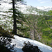 Auf dem Sandroi-Grat - Blick auf die verschneite Alpe Salögna