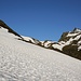 <b>Lascio l’auto poco sopra il tornante dell’Alpe di Cruina (2002 m) e mi avvio, sci in spalla, verso la lingua di neve che si insinua lungo il Riale di Val Corno fino al di sotto dei 2000 m.</b>