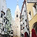 Der Weisse Turm, gleichzeitig der Glockenturm der Pfarrkirche und Teil der mittelalterlichen Stadtbefestigung. <br />In den Erkern über dem Glockenfenster wohnten die Stadtwächter.<br />(Foto: Irène H.) 