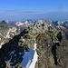 Aussicht vom Hauptgipfel des Rysy (2503,0m) hinüber auf den Nordwestgipfel (Wierzchołek północno-zachodni / Severozápadný vrchol; 2498,7m). Der Nordwestgipfel ist der höchste Punkt Polens.