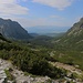 Blick ins Tal der Mengusovská dolina an dessen Ende der Ausgangspunkt Štrbské Pleso liegt. Links oben ist die Kuppe Ostrva (1979,5m) welche ich tags zuvor besucht hatte.