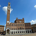 Rathaus von Siena - der Marktplatz davor ist Ort des jährlichen Pferderennens