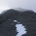 Auf dem einfachen Nordwestgrat des Scalettahorns, der Gipfel ist direkt oben in den Wolkenfetzen.