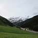 Blick von Melag in das hinterste Langtauferer Tal, das in West-Ostrichtung direkt südlich des Alpenhauptkamms verläuft