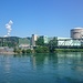 Atomkanton Aargau: KKW Beznau, das dienstälteste Atomkraftwerk der Welt (Inbetriebnahme 1969). Im Hintergrund die Dampffahne des AKW Leibstadt am Rhein (Inbetriebnahme 1984), das jüngste der fünf KKW in der Schweiz.