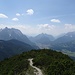 Abstieg mit Blick auf Mittenwald und Arnspitzgruppe in der Mitte