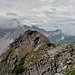 Gipfelgrat des Entschenkopfs, links in den Wolken der Gundkopf