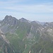 Blick Richtung Nordwesten übers Oberbergtal hinweg. Der markante Gipfel müsste die Hohe Villerspitze sein.