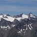 Der mächtige Lüsener Fernerkogel (rechts), links davor im Vordergrund die hübsche Rinnenspitze.
