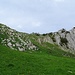 Durch diese steile, von Felsrippen durchzogene Rasenhalde stiegen wir direkt zur Alp Schofwis auf.
