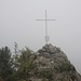 Der Chli Mutzenstein mit Gipfelkreuz und dem vollem Gipfelbuch