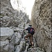 Aufstieg durch den gut begehbaren Kamin zum Gipfel des Kreuzberg III