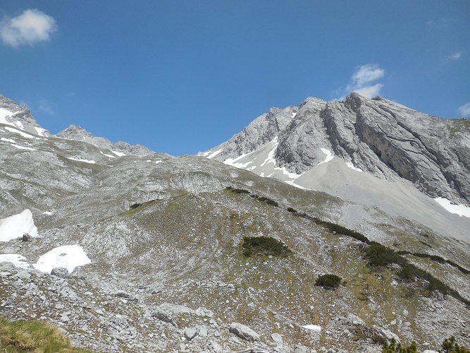Die Plattenspitze ist immer noch nicht zu sehen; rechts...