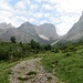 der alpine Steig zum Ellmauer Tor beginnt nach der Hütte