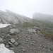Hier bin ich auf den Grat aufgestiegen; etwas links der BildMitte kraxelte ich direkt an der dunklen Kante hoch. 5m weiter links (auf der Platte) solle es auch gehen