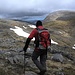 Also wieder runter zum [pass78397 Bealach an Lochain Uaine], wo ich hinter einem Felsen windgeschuetzt Mittach gemacht habe. Dort musste ich mich entscheiden, ob und wieviele der 4 Munros ich heute noch mitnehme.