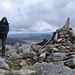 Ja, ein Munro geht auf jeden Fall noch! Also, noch die 150Hm weglos ueber Geroell hoch zum Gipfel von Cona' Mheall (978m). Jetzt hab ich die 70 Munros voll. Nur noch 210 zu machen! 