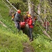 Bergretter übernehmen den weiteren, gesicherten Abtransport ins Tal