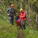 Bergretter übernehmen den weiteren, gesicherten Abtransport ins Tal