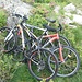 Dopo 3.5 km lasciamo le bici all'alpe di Cassimoi