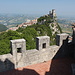 San Marino - Ausblick von der Festung Cesta (aka La seconda torre/Zweiter Turm bzw. Fratta) zur Altstadt und zum ersten Turm.