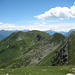 der Monte Bregagno ist schon ein gutes Stück entfernt<br />der Grat ganz links ist der Dosso di Naro - mein Weg für den Abstieg zu den Monti di Naro