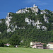 San Marino - Ausblick unweit des Fontevecchia-Viaduktes zur Festung Cesta (aka La seconda torre/Zweiter Turm bzw. Fratta), die sich an der höchsten Erhebung des Monte Titano befindet.