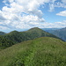 nach der Mittagsrast dann entlang des Grats von Gipfel zu Gipfel (nur der Monte di Tremezzo ist links nicht mehr auf dem Bild)