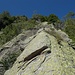 Una bella roccia solida "appoggiata"... divertente... collega alla cresta.
