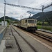 Einfahrender Regionalzug Zweisimmen - Montreux in den Bahnhof Rougemont