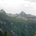 Alla partenza, primo bello sguardo sulla cima della Laurasca (dx).