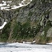 Rückblick auf den Abstieg zum Lago di Morghirolo. „Offiziell“ führt er durch das Schneefeld (steiles Bachbett). Ich stieg rechts davon ab.