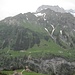Ausblick auf die gegenüberliegende Talseite, wo die Alpen ebenfalls Vorder und Hinter Boden heißen. Darüber der Wäspen.